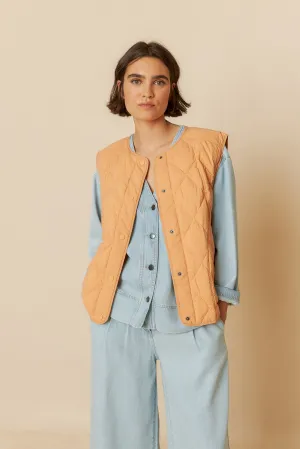 QUILTED VEST WITH SNAPS