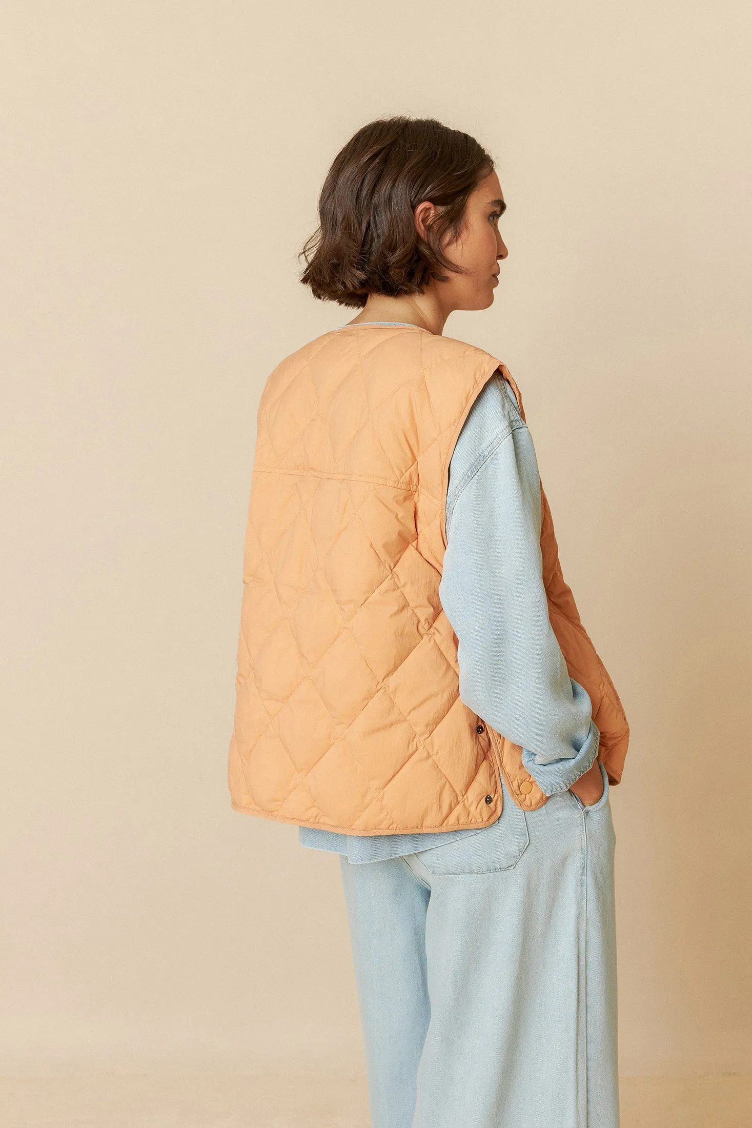 QUILTED VEST WITH SNAPS